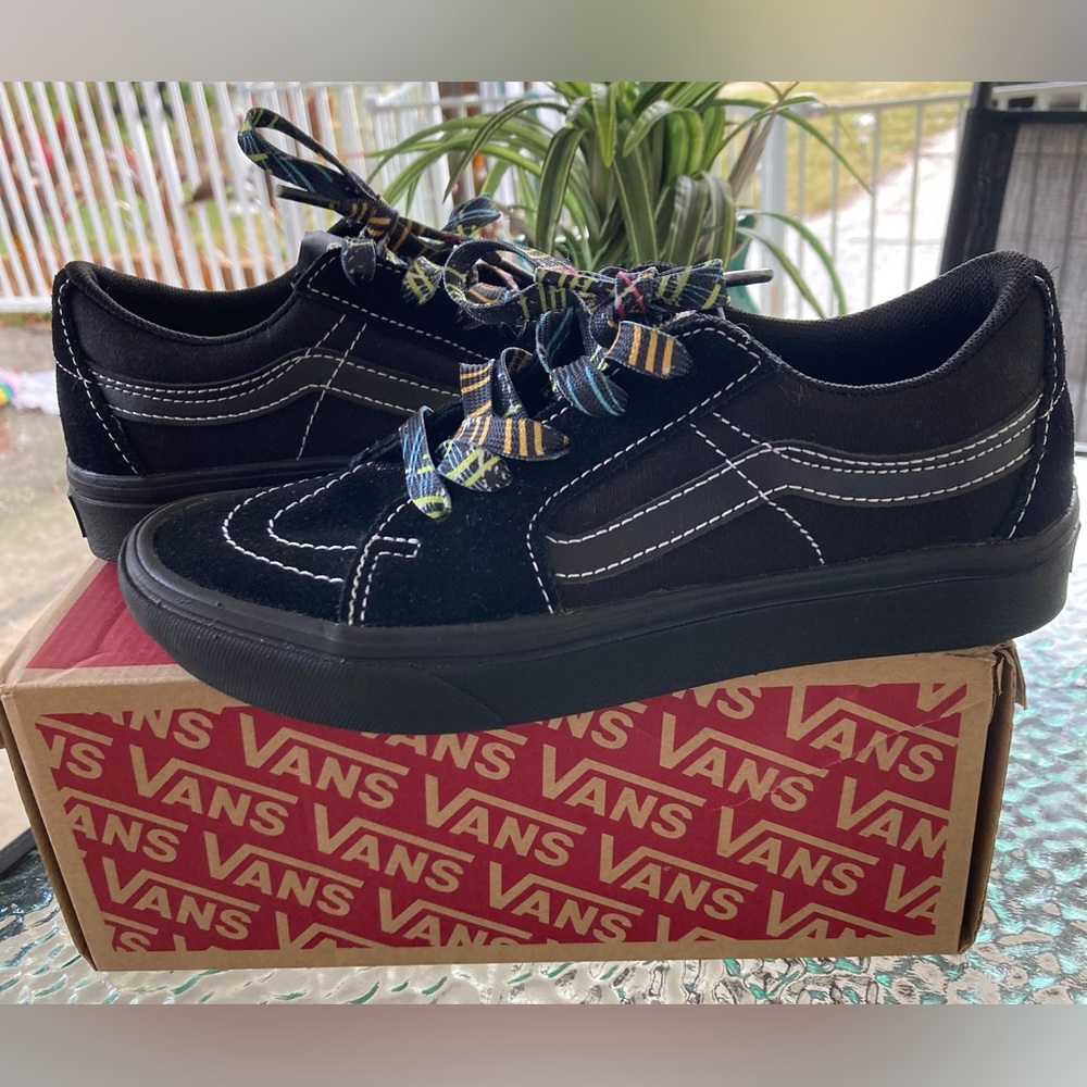 VANS Women’s Size 5.5